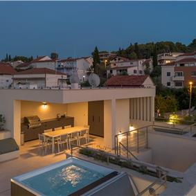 4 Bedroom Luxury Villa with Heated Pool and boat mooring, Ciovo near Trogir – Sleeps 8